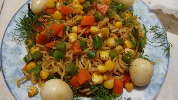 Việt Food - Mì Trộn Indomie & Nem Chua Rán