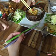 Đũa ở quán rất dễ thương ^^