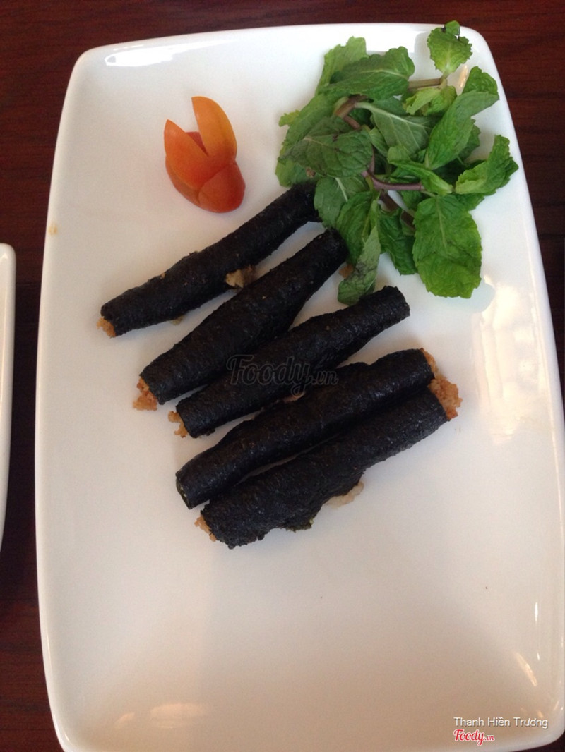 Rong biển cuộn chấm mắm me