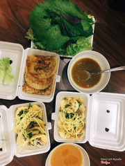 Bánh căn thập cẩm và bánh xèo