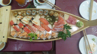 sushi set thuyền