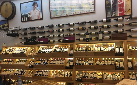 Red Apron Fine Wines & Spirits - Chu Mạnh Trinh