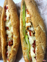 bánh mì gà cay+bánh mì gà nướng phô mai,toá ngon 😍😍😍