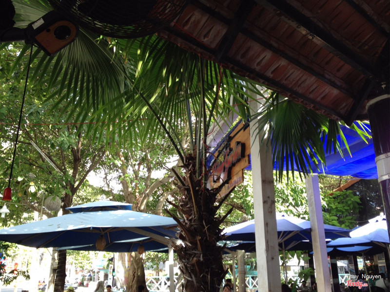 Ten cu cua quan la flower garden