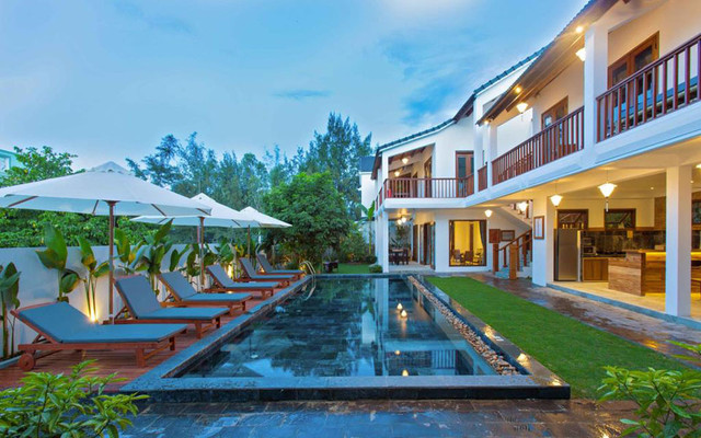 Vina Beach Pool Villas