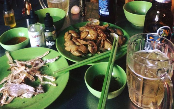 Bà Đạt - Bia Hơi Hà Nội