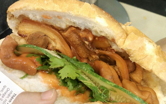 Thủy - Bánh Mì Phá Lấu