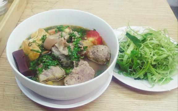 Cô Hoa - Bún Riêu, Bánh Căn & Mì Quảng