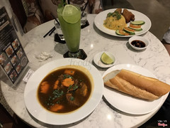 Chanh đá tuyết, cơm gà, bánh mì bò kho ạ!