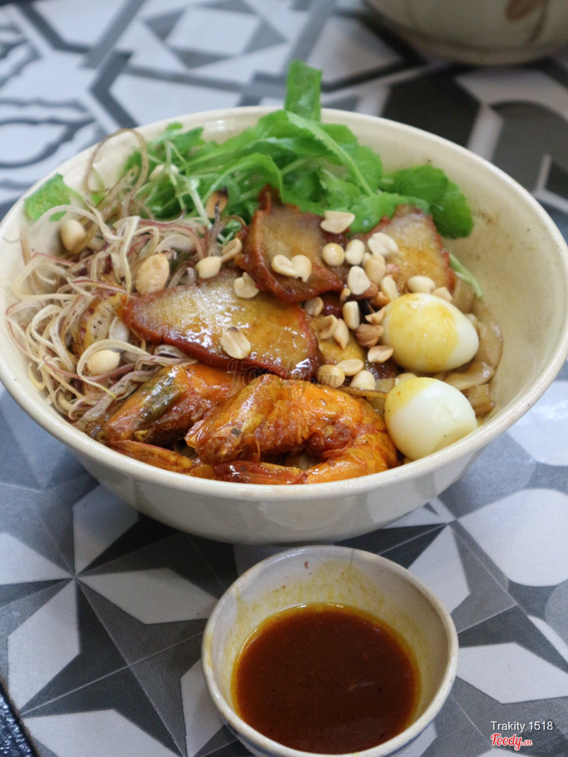 Mì quảng trộn thập cẩm