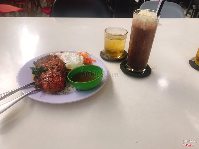 cacao và cơm tấm sườn bì ốp la.