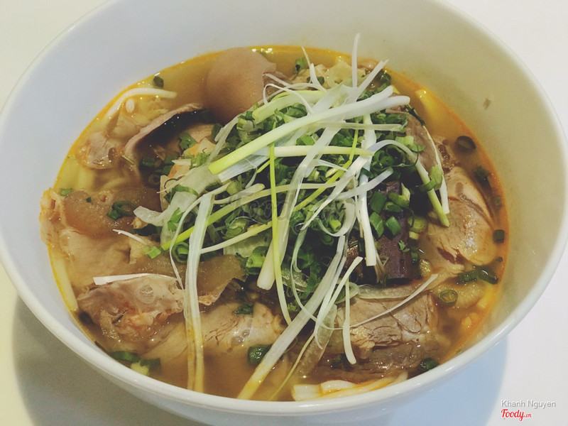 Bún bò huế tô đặc biệt