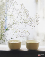 Chén chè hạt sen trong vắt