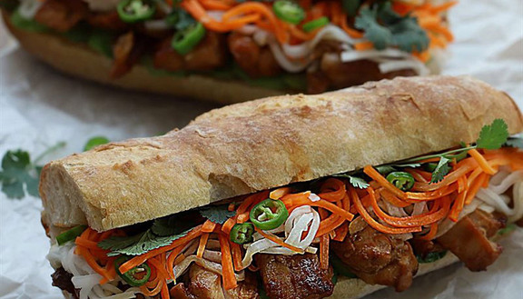 Bánh Mì Kẹp Thịt - Trần Thái Tông