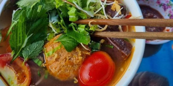 Ngọc Nguyên Quán - Bún Riêu Đaklak & Cafe - 30 Tháng 4