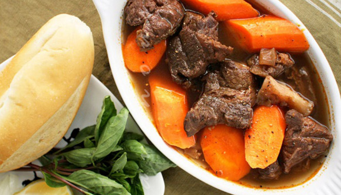 Gánh Hàng Rong - Phở & Bò Kho