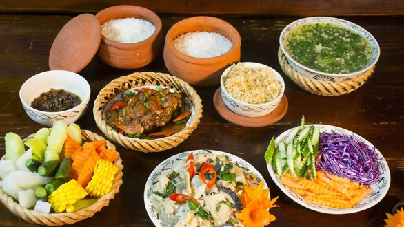 CƠM NIÊU ÚT THẢO - Tên Lửa