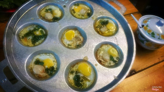 Điệp Cút 
Điệp con nào con nấy bạ chà bứ ăn sứong lum á. Trứng cút làm hồng đào ăn béo và ngọt ghia ah.
Món này hơi nhiều bơ, do mình sợ mẹp nên phải chắt dầu cho chảy ra