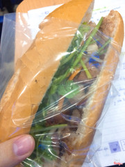 Bánh mì 13k nóng giòn