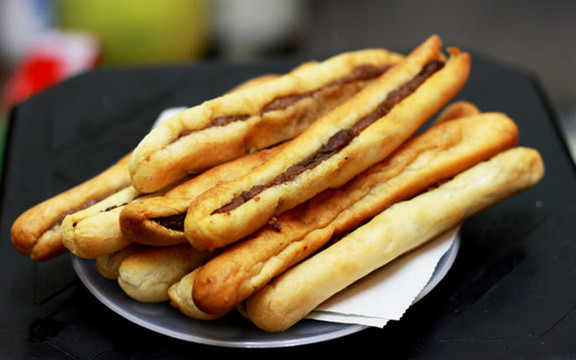 Bánh Mì Que Góc Phố