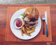 Quá chất lượng luôn. Hamburger bao nhiêu tầng luôn. Đặc biệt chất lượng. Nhân viên thì nhiệt tình. Anh đầu bếp là người Tây ạ