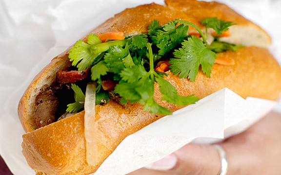 Bánh Mì 117B - Lê Hồng Phong