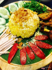 xôi gà lạp xưởng