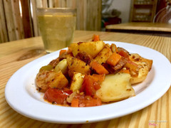 Salat khoai tây - cà rốt - cà chua - xúc xích