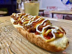 Món ngon, dễ ăn - zapiekanka: Bánh mỳ với thịt, nấm, hành được nướng lên trong lò