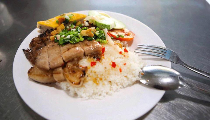 Uyên - Cơm Bình Dân