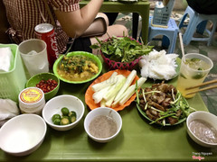 180k/ 2 người có lòng rán, giả cày ăn kèm 2 phần bún nhỏ