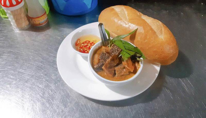 Phá Lấu Phương Gia - Bánh Mì, Bánh Hỏi & Cơm Phá Lấu