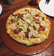 Pizza viền đôi tôm