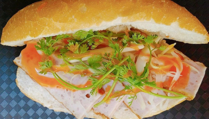 Bánh Mì Chả Nóng Long Đỉnh - Định Công Hạ