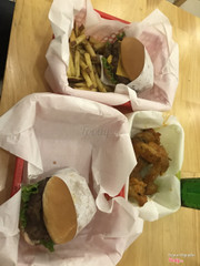 Nice burger and hot wings taste same in USA