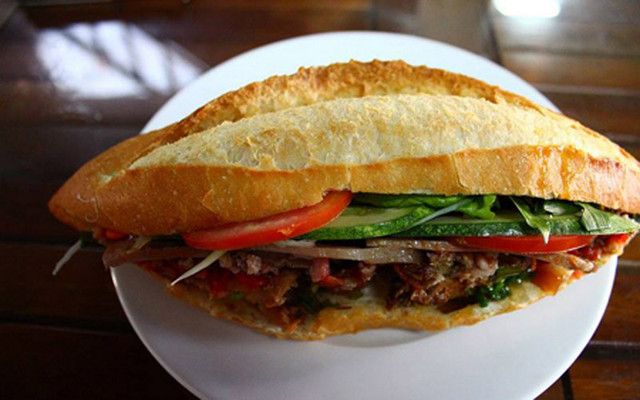 Cô Ngọc - Bánh Mì & Cháo Gạo Đỏ