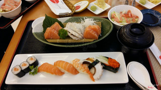 set trưa sashimi