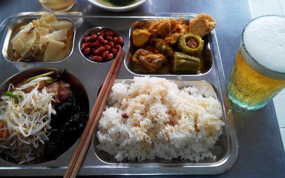 Dung Béo - Gà Đồi, Cơm Bình Dân