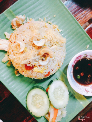 Cơm chiên dừa vs thịt gà