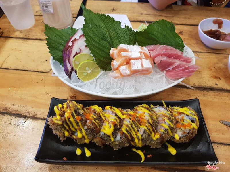 Sashimi + cơm cuộn