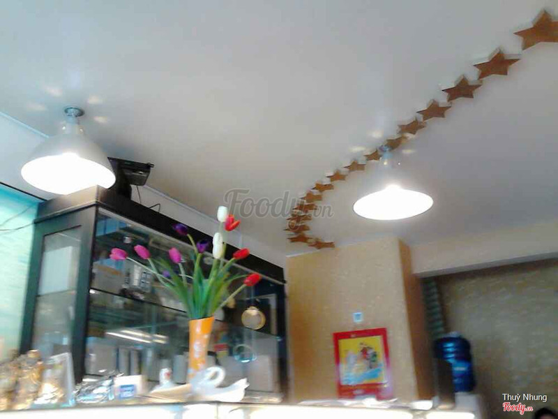Phía trên tiếp tân
