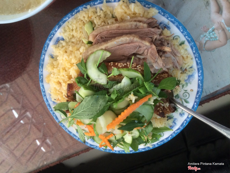 Cơm vịt luộc và vịt nướng. Giá 30k 1 đĩa