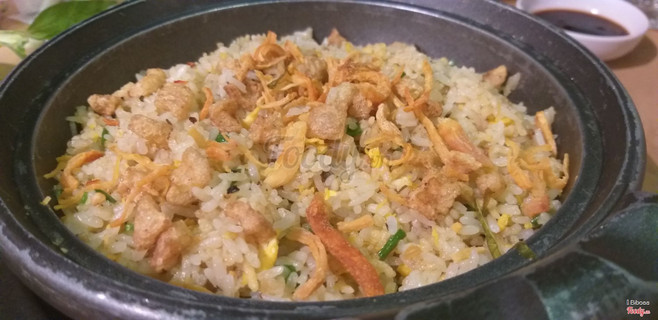 Cơm chiên gà xé cá mặn