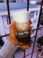 Trà sencha nhật bản sữa tươi. :))). Thực sự nếu bạn là 1 tín đồ của matcha cheese cake của kai thì sang loại này khá nhạt, tuy nhiên vẫn thơm vị trà :))