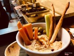 Hummus with Vegetable sticks