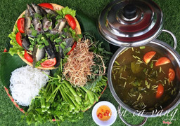 lẩu cá chạch nấu lá giang 