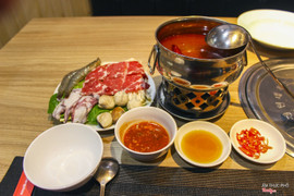 LẨU TỨ XUYÊN