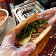 Banh mi thit nuong dac biet