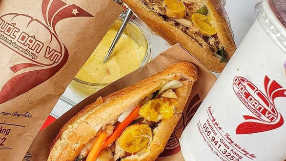 Bánh Mì Quốc Dân VN - Bánh Mì Gà Xé Trứng Non