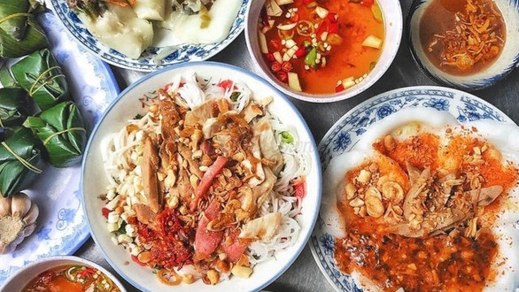 Bánh Bèo, Bánh Ướt & Bún Mắm Heo Quay - Bà Huyện Thanh Quan